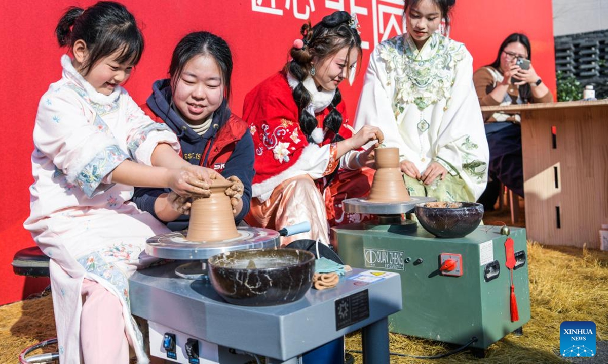 People experience celadon making during a folk culture fair in Cixi, east China's Zhejiang Province, Dec. 28, 2025. (Xinhua/Xu Yu)
