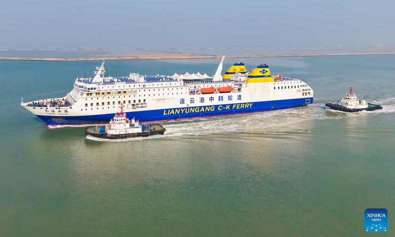 An aerial drone photo shows the Harmony Yungang cruise ship arriving at the Lianyungang port in Lianyungang City, east China's Jiangsu Province, Dec. 28, 2025. A total of 255 South Korean tourists arrived in Lianyungang aboard the Harmony Yungang cruise ship, commencing a five-day New Year tour in China. This marks the largest group of South Korean travelers received at Lianyungang port passenger terminal since China's visa-free policy for South Korean citizens. (Photo by Wang Jianmin/Xinhua)