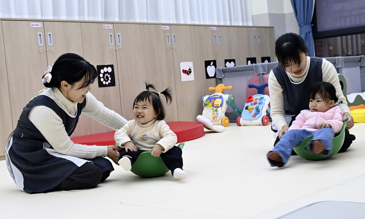Preschoolers engage in morning activities accompanied by teachers in Neijiang, Southwest China's Sichuan Province on December 30, 2025. The city is building an age-friendly service system that covers both urban and rural areas through optimizing service supply, revitalizing spatial resources and strengthening policy support, according to media reports.
Photo: VCG