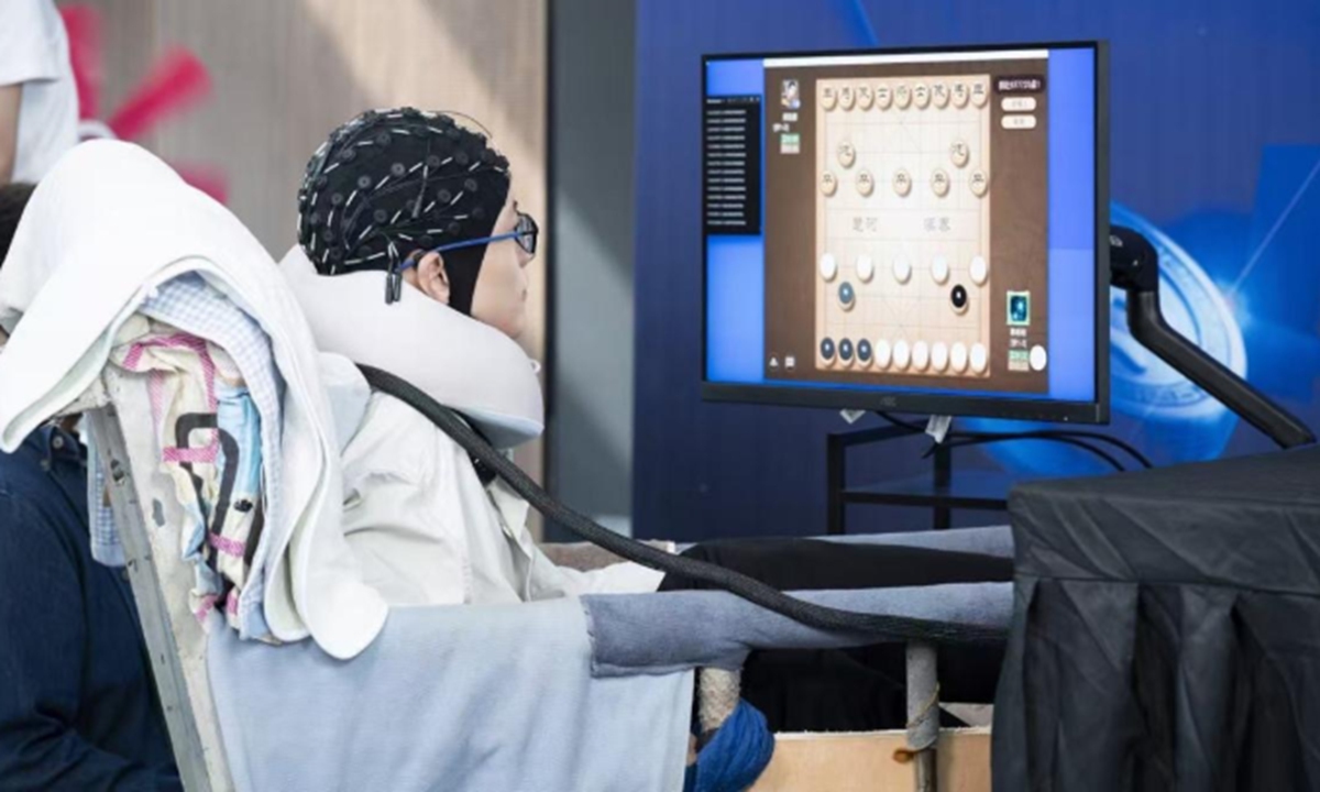 Han Binbin competes against Meng Chen while wearing a non-invasive brain-computer interface (BCI) device in an annual Chinese chess final. Photo: Jiemian News