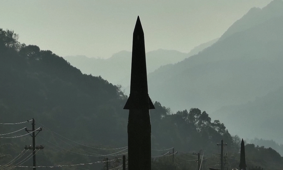 A missile of the PLA Rocket Force is seen erected during the “Justice Mission 2025” joint military drills organized by the PLA Eastern Theater Command around Taiwan island starting December 29, 2025. Photo: VCG