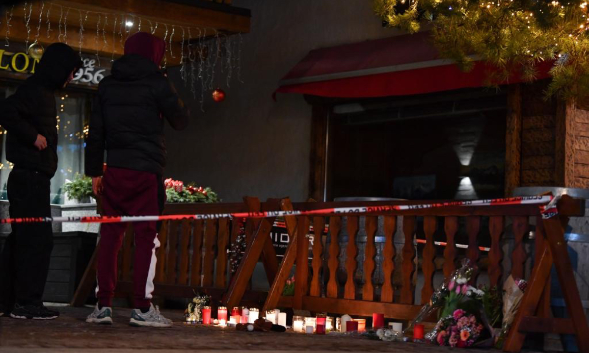 People place candles and flowers to mourn the victims of a fire at a bar in the Crans-Montana ski resort in Valais Canton of southwestern Switzerland, Jan. 1, 2026.(Xinhua)