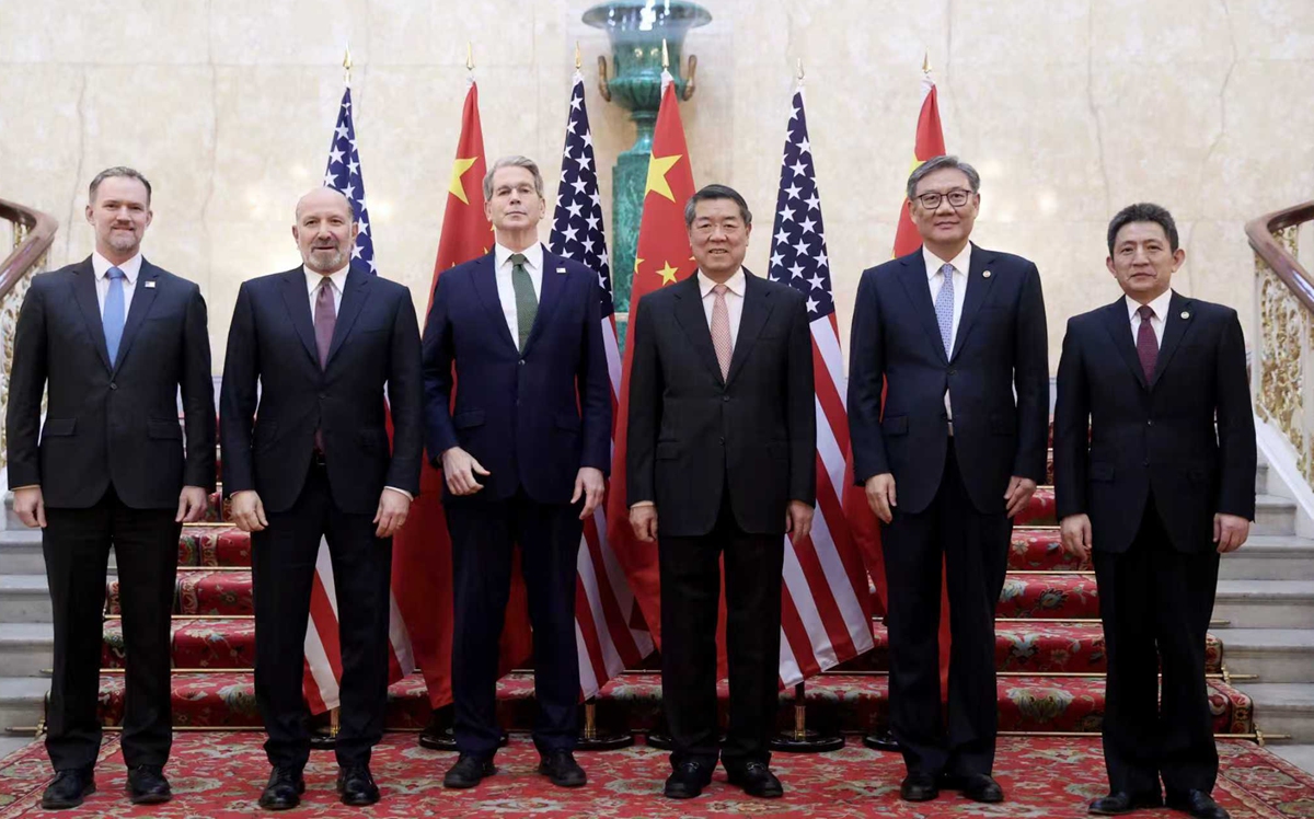 Delegations of China and the US pose for a group photo prior to the first meeting of the China-US economic and trade consultation mechanism in London, the UK, on June 9, 2025. Chinese Vice Premier He Lifeng, also a member of the Political Bureau of the Communist Party of China Central Committee, attended the meeting with US representatives.