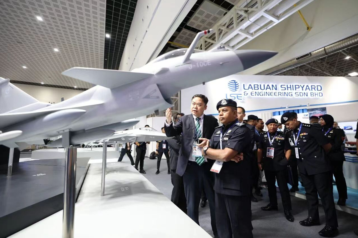 The J-10CE fighter jet model and related technology displays once again take center stage at the 2025 Langkawi International Maritime and Aerospace Exhibition in Kedah, Malaysia, on May 20, 2025. Photo: VCG