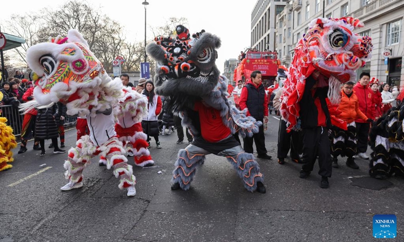 People perform lion dance in the annual New Year's Day Parade in London, Britain, Jan. 1, 2026. (Xinhua)