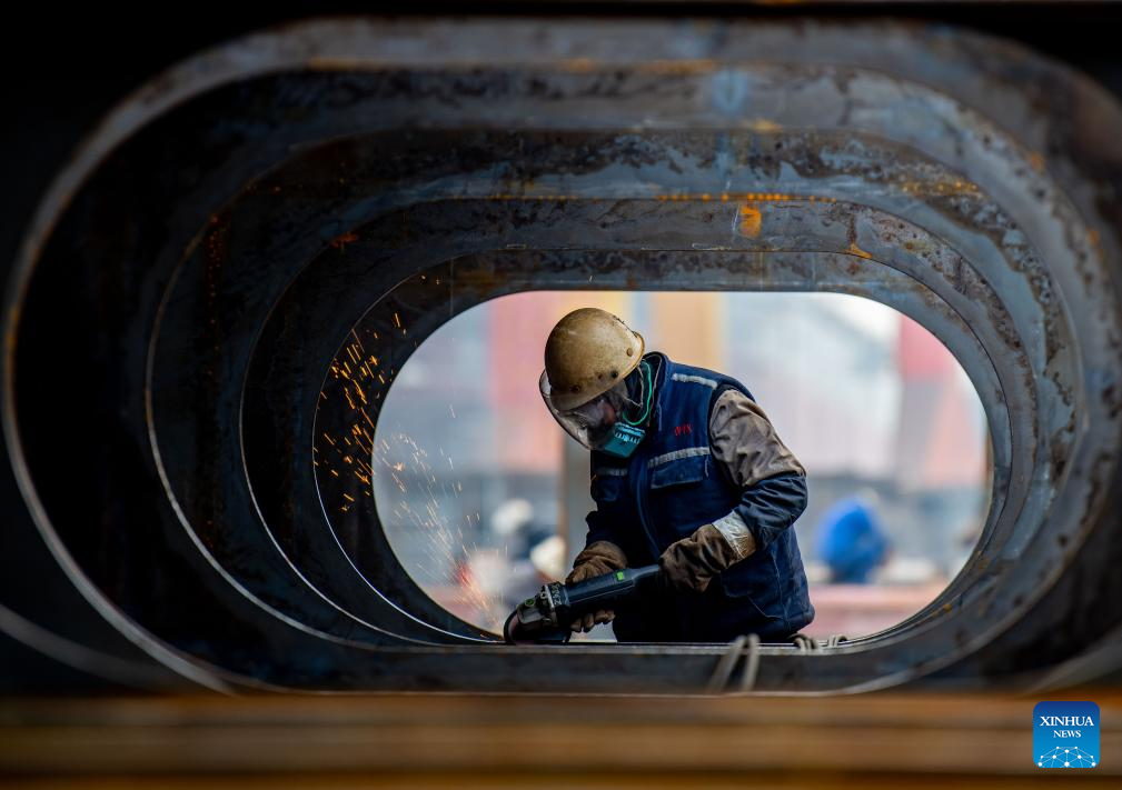 A worker carries out grinding tasks at a shipping company facility in Taizhou, east China's Jiangsu Province, Jan. 5, 2026. At the start of 2026, businesses across China are already busy fulfilling orders and ramping up production, aiming for a sound performance in the first quarter. (Photo by Yang Yugang/Xinhua)