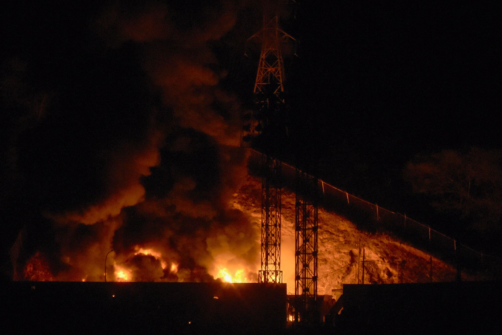 Picture of fire at Fuerte Tiuna, Venezuela's largest military complex, after a series of explosions in Caracas on January 3, 2026. Loud explosions, accompanied by sounds resembling aircraft flyovers, were heard in Caracas around 2:00 am (0600 GMT) on January 3, an AFP journalist reported. Photo: CFP