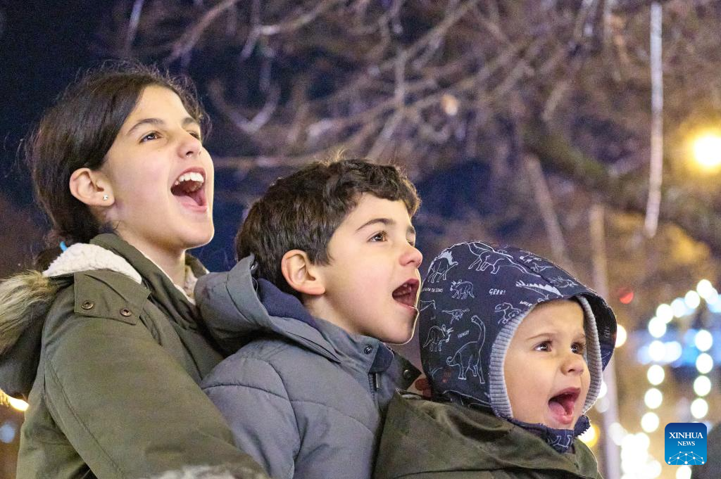 Children watch a parade celebrating Three Kings Day in Madrid, Spain on Jan. 5, 2026.
A grand Three Kings Day float parade was held in Madrid on Monday, drawing thousands of people to watch. (Xinhua/Meng Dingbo)
