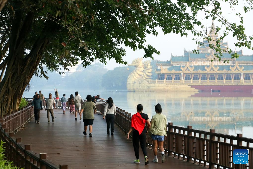 People walk by Kandawgyi lake in the early morning in Yangon, Myanmar, Jan. 3, 2026. (Photo: Xinhua)