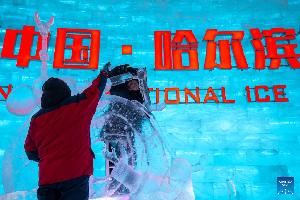 Competitors work on an ice sculpture during the 37th China Harbin International Ice Sculpture Competition at the Harbin Ice-Snow World in Harbin, northeast China's Heilongjiang Province, Jan. 3, 2026. The competition kicked off here on Friday. (Photo: Xinhua)