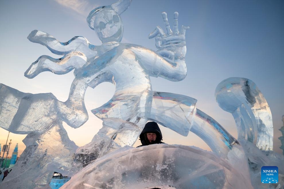 A competitor works on an ice sculpture during the 37th China Harbin International Ice Sculpture Competition at the Harbin Ice-Snow World in Harbin, northeast China's Heilongjiang Province, Jan. 3, 2026. The competition kicked off here on Friday. (Photo: Xinhua)