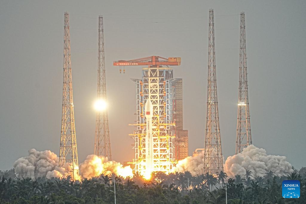 A Long March-8A carrier rocket carrying a group of internet satellites blasts off from the Hainan commercial spacecraft launch site in south China's Hainan Province, Dec. 26, 2025. (Photo: Xinhua)