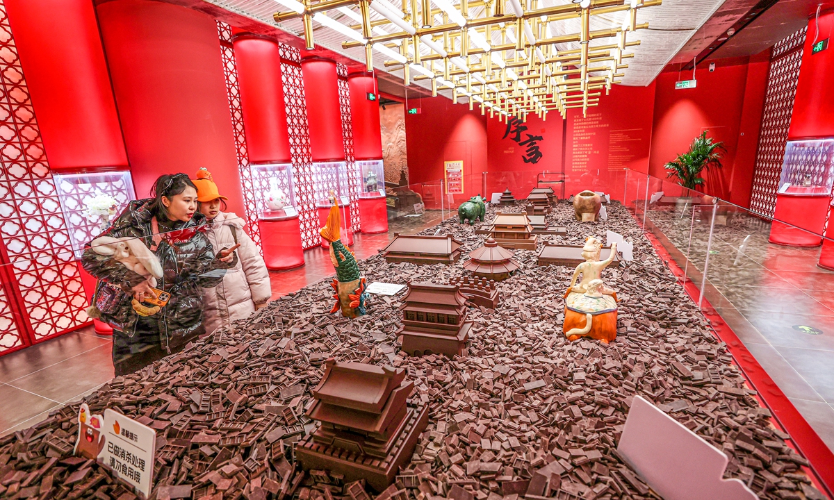 Visitors look at a chocolate replica of the Beijing Central Axis, a UNESCO World Heritage Site, at the newly opened Choc Choco Chocolate Museum in Beijing on January 4, 2026. The chocolate exhibits in the museum include highly representative urban cultural landmarks such as the Great Wall and the Central Axis of Beijing, as well as many famous Chinese and Western artworks recreated in chocolate. Photo: VCG