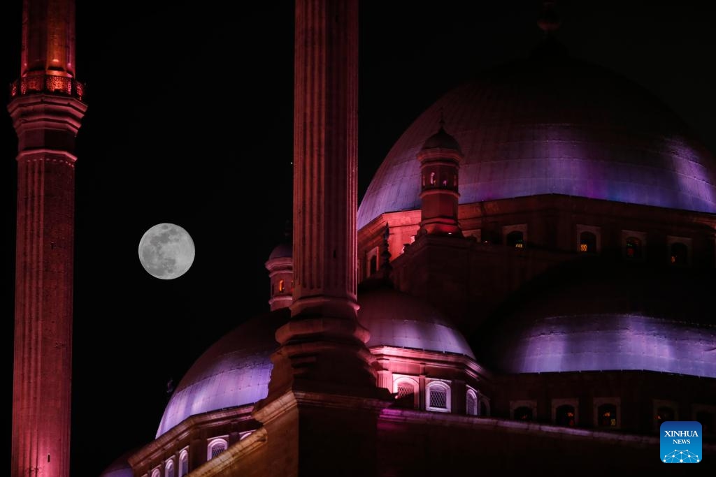 This photo taken on Jan. 3, 2026 shows the super moon above the Saladin Citadel in Cairo, Egypt. (Photo: Xinhua)