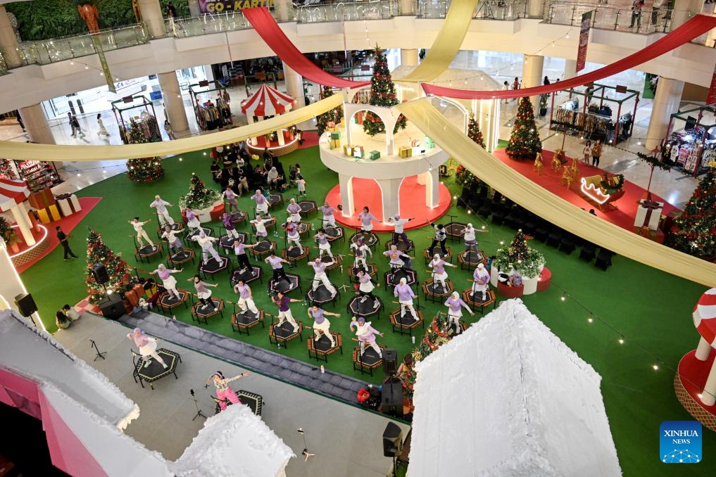 People participate in trampoline exercise at a mall in Tangerang, Banten province, Indonesia, Jan. 3, 2026. (Photo: Xinhua)