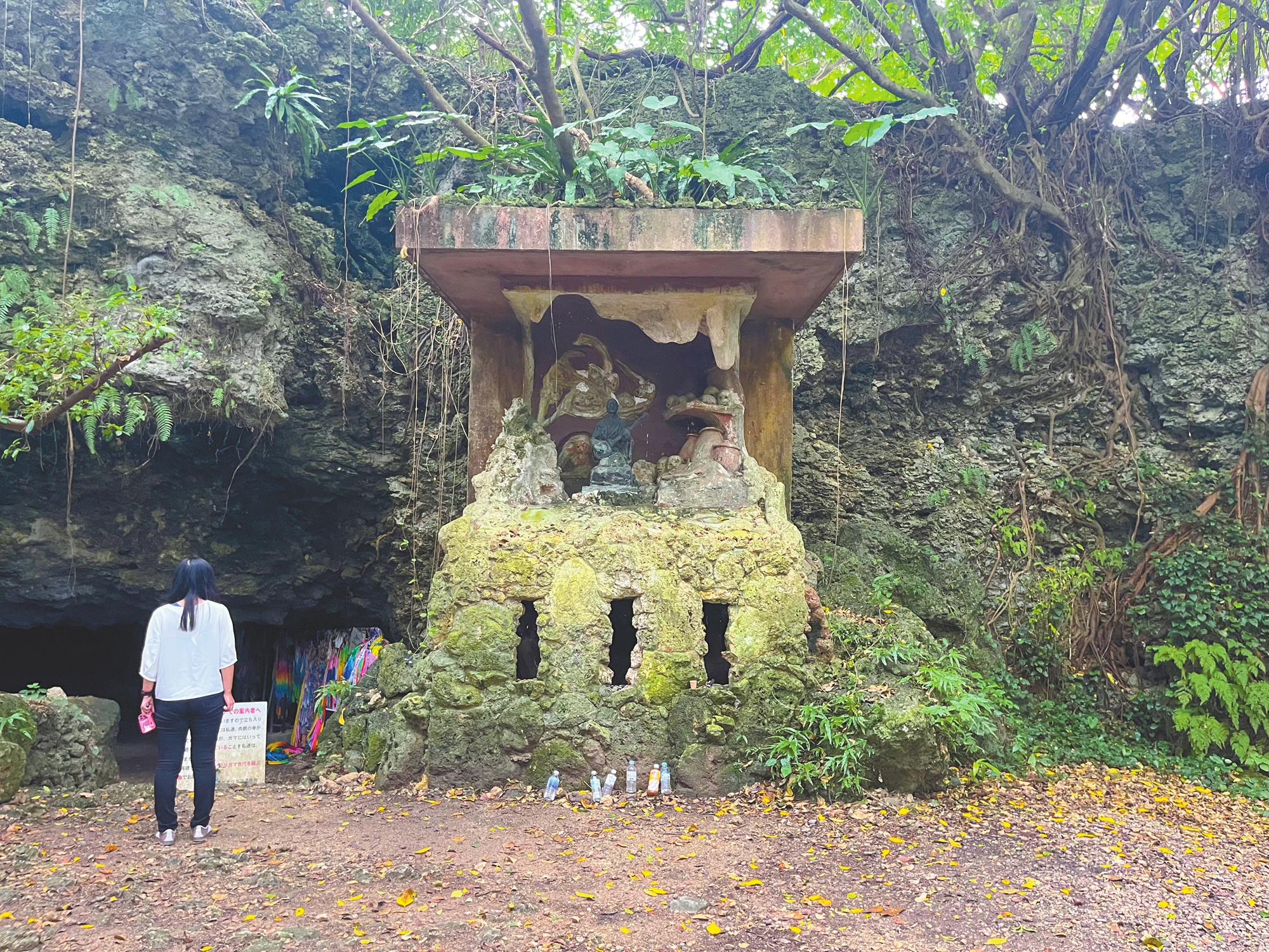 Under Kinjo's guidance, the <em>Peace Statue Connecting Generations</em> is erected at the entrance of Chibichiri Gama cave. The original one has been maliciously destroyed just six months after its unveiling in 1987 and what the Global Times saw on site on December 23, 2025 is a new statue restored in 1995. Photo: Zhang Changyue/GT