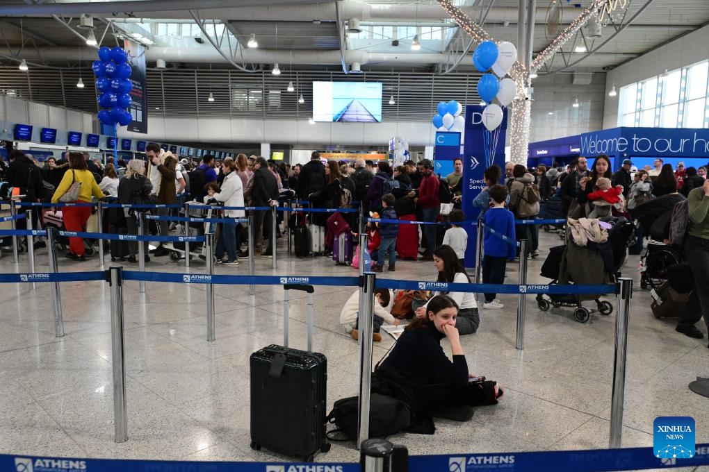 Passengers gather at the departure hall of Athens International Airport in Athens, Greece, Jan. 4, 2026. All flights in and out of Greece were temporarily suspended on Sunday morning after a nationwide communications failure disrupted air traffic control systems, Greek state broadcaster ERT reported. Flights later began to resume gradually, starting from Athens International Airport, with both departures and arrivals restarting, according to a statement from the airport operator. (Photo: Xinhua)
