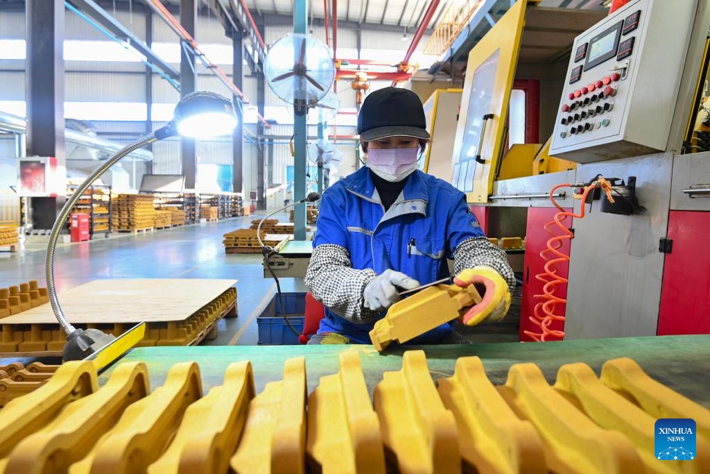 A worker is pictured at the workshop of an auto parts company in Shaozhuang Town of Qingzhou, east China's Shandong Province, Jan. 4, 2026. (Photo: Xinhua)
