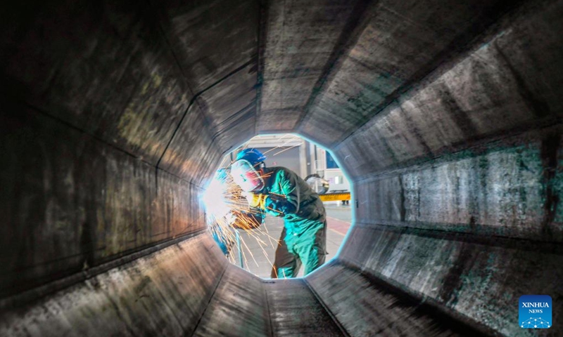 A worker operates at a workshop in Tangshan Port economic development zone in Tangshan, north China's Hebei Province, Jan. 4, 2026. (Photo: Xinhua)