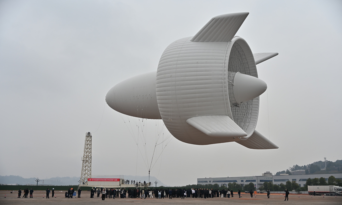 World's first megawatt-class urban-used high-altitude wind power system - the S2000 Stratosphere Airborne Wind Energy System (SAWES) - completes its test flight in Yibin, Southwest China's Sichuan Province, on January 5, 2026. Its hourly electricity output can fully charge approximately 30 electric vehicles from zero to full.  Photo: Tao Mingyang/GT