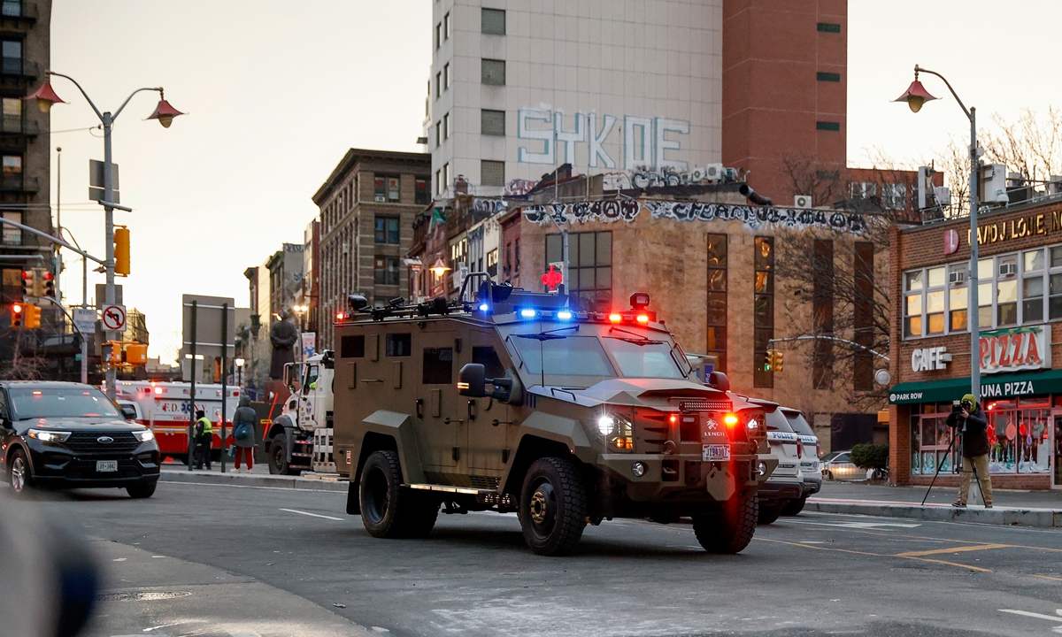 An armored vehicle carrying Venezuelan President Nicolas Maduro and his wife Cilia Flores arrives at Manhattan Federal Court on January 5, 2026, in New York, the US. Photo: VCG