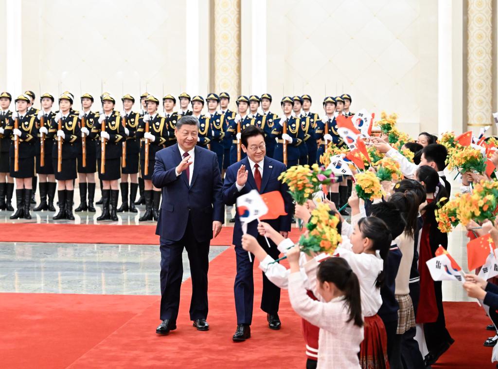 Chinese President Xi Jinping holds a welcome ceremony for President of the Republic of Korea (ROK) Lee Jae Myung in the Northern Hall of the Great Hall of the People prior to their talks in Beijing, capital of China, Jan. 5, 2026. Xi held talks with Lee, who is on a state visit to China, at the Great Hall of the People in Beijing on Monday. (Photo: Xinhua)