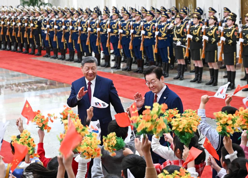 Chinese President Xi Jinping holds a welcome ceremony for President of the Republic of Korea (ROK) Lee Jae Myung in the Northern Hall of the Great Hall of the People prior to their talks in Beijing, capital of China, Jan. 5, 2026. Xi held talks with Lee, who is on a state visit to China, at the Great Hall of the People in Beijing on Monday. (Photo: Xinhua)