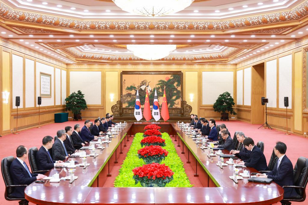 Chinese President Xi Jinping holds talks with President of the Republic of Korea (ROK) Lee Jae Myung, who is on a state visit to China, at the Great Hall of the People in Beijing, capital of China, Jan. 5, 2026. (Photo: Xinhua)
