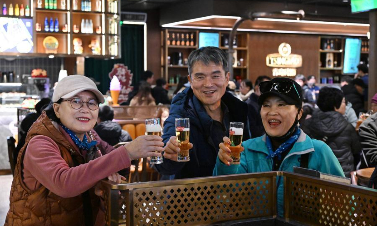 Tourists from the Republic of Korea visit Tsingtao Beer Museum in Qingdao City, east China's Shandong Province, Dec. 31, 2025. (Xinhua/Li Ziheng)