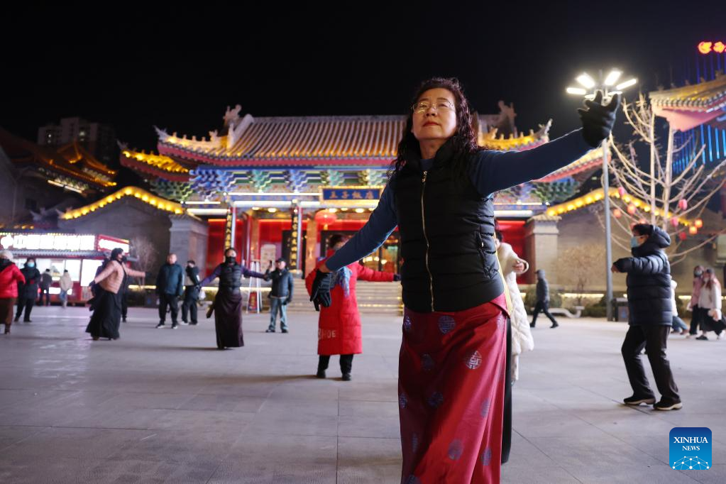 People dance at a square in Qilihe District of Lanzhou, northwest China's Gansu Province, on Jan. 6, 2026. At the beginning of the new year, Lanzhou has been actively creating a festive atmosphere and promoting the upgrading of mature business districts and characteristic streets in the urban area. A series of new products and services has been launched to boost the consumption. (Xinhua/Chen Bin)