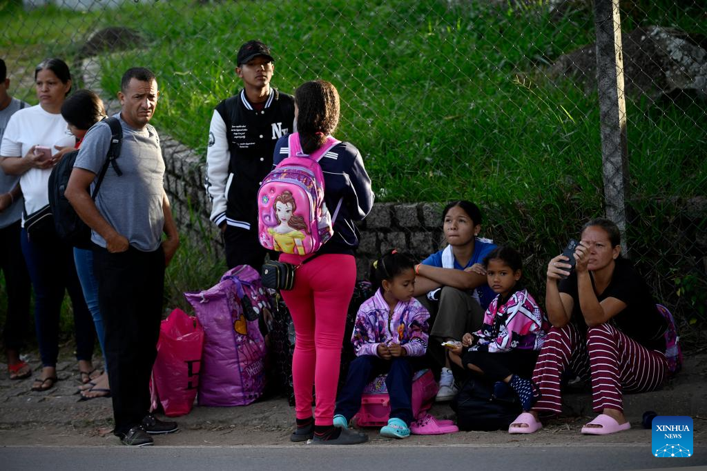 Poeple await documentation to enter Brazil at a checkpoint in Pacaraima, Roraima, Brazil, Jan. 7, 2026. (Photo by Lucio Tavora/Xinhua)