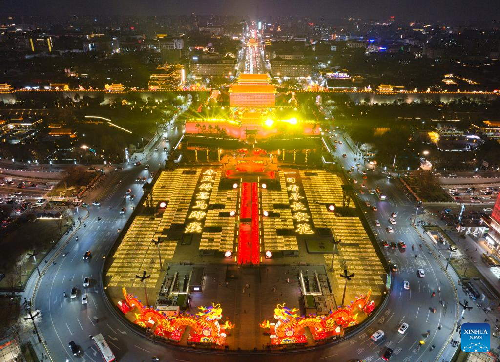 An aerial drone photo taken on Jan. 4, 2026 shows a view near the south gate of the ancient city wall of Xi'an during a lantern festival in Xi'an, northwest China's Shaanxi Province. A lantern festival is held here to mark the upcoming Chinese Lunar New Year. (Xinhua/Shao Rui)