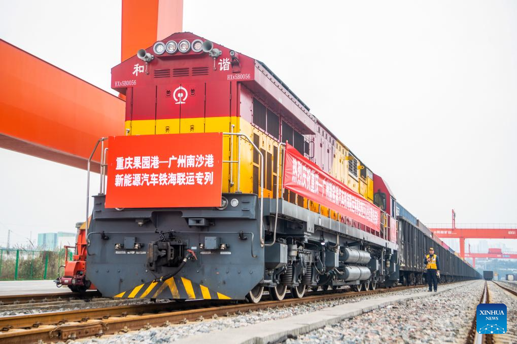 A freight train loaded with Chongqing-manufactured new energy vehicles waits for departure at Yuzui Station of Guoyuan Port in Chongqing, southwest China, Jan. 7, 2026. Departing on Wednesday, this freight train is expected to arrive at Nansha Port in south China's Guangzhou City after 48 hours and then be transferred to a vessel bound for the Middle East.

As a major vehicle manufacturing base, Chongqing has stably operated eastbound and southbound rail-sea intermodal freight trains via Ningbo, east China's Zhejiang Province and Qinzhou, south China's Guangxi Zhuang Autonomous Region. (Xinhua/Tang Yi)