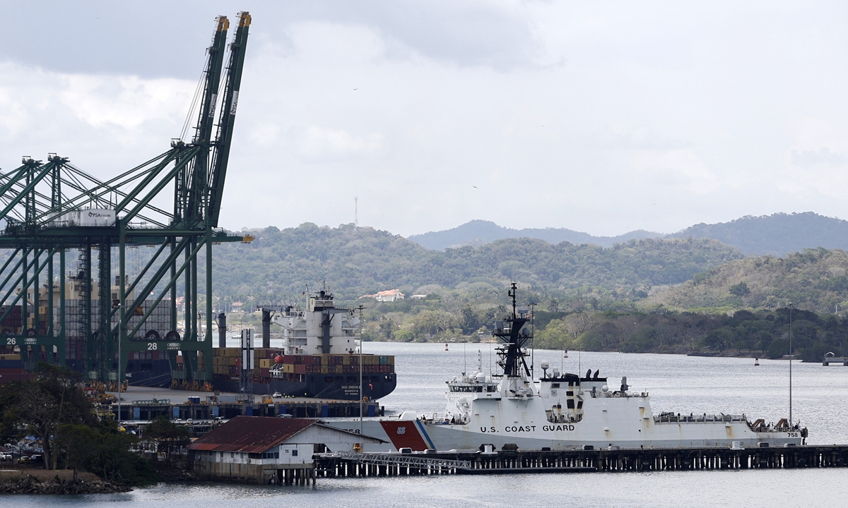 A US Coast Guard vessel remains anchored at a naval base at the entrance of the Panama Canal on March 13, 2025. Photo: VCG