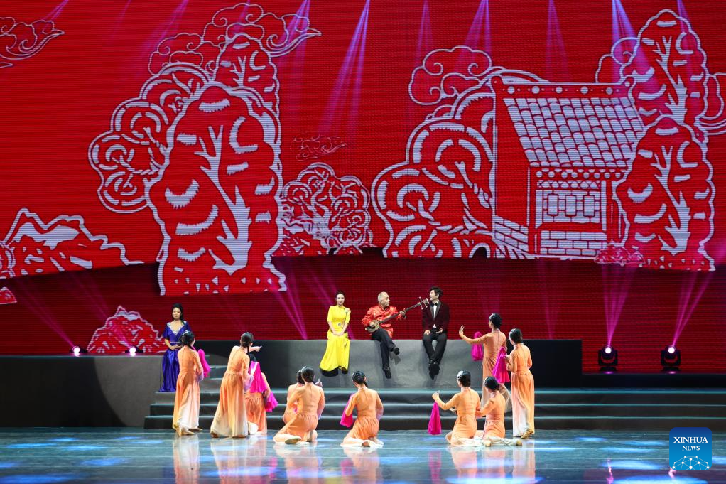 Actors from the cultural center of Gansu's Yongchang County perform during the first show of a mass cultural performance and broadcasting event held at the Lanzhou Concert Hall in Lanzhou, northwest China's Gansu Province, on Jan. 7, 2026. The mass cultural performance and broadcasting event, which plans to organize 240 mass cultural shows throughout the year, aims to build cultural and artistic stages for the general public at their doorsteps. (Xinhua/Chen Bin)