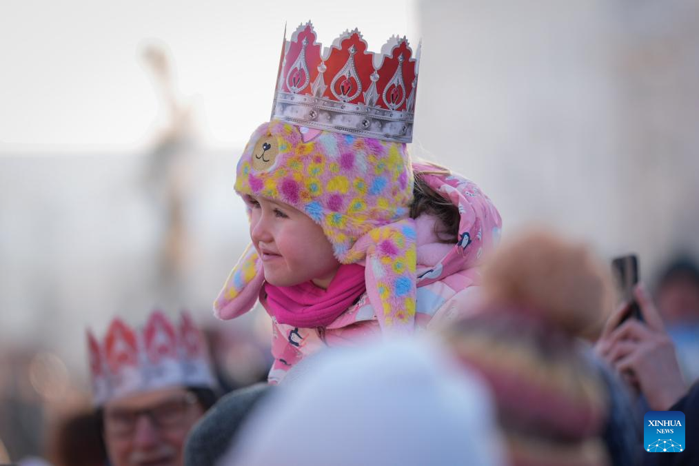 A child wearing festive paper crowns attends the Epiphany procession in Warsaw, Poland, Jan. 6, 2026. (Photo by Jaap Arriens/Xinhua)