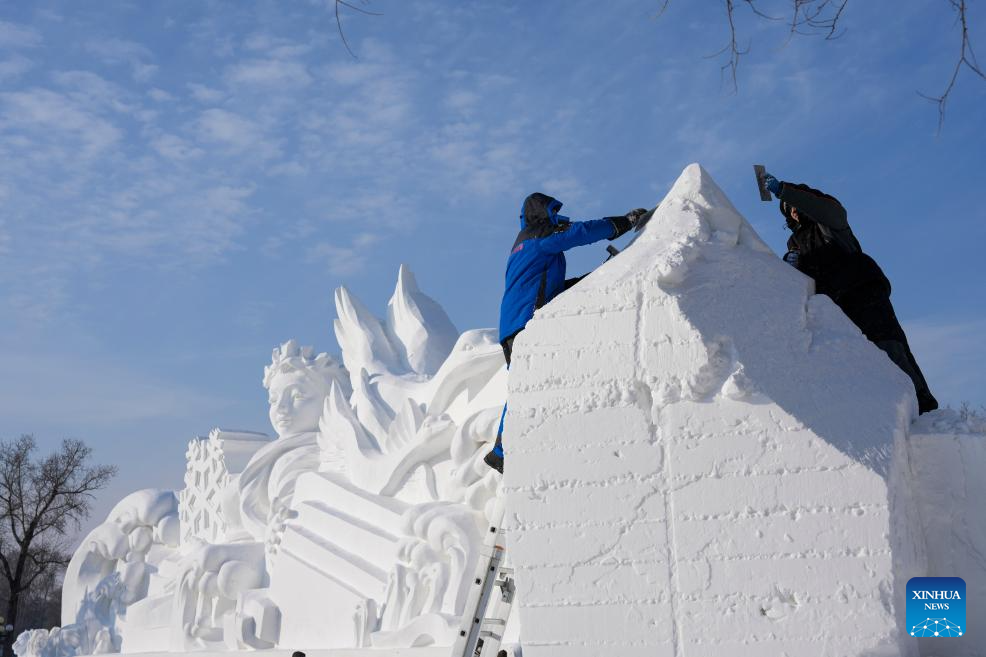Contestants work on a snow sculpture at the compound for the Sun Island International Snow Sculpture Art Expo in Harbin, northeast China's Heilongjiang Province, Jan. 6, 2026. The 28th Harbin international snow sculpture competition kicked off here on Tuesday, attracting 25 teams of snow sculptors from 13 countries. (Xinhua/Wang Jianwei)
