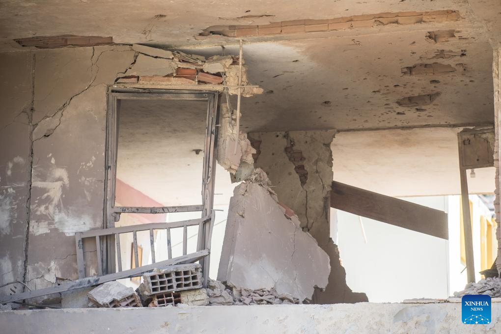Photo taken on Jan. 5, 2026 shows a building damaged by a U.S. airstrike in the Soublette neighborhood of Catia La Mar, Venezuela. (Str/Xinhua)