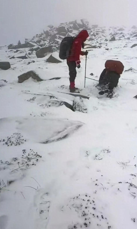 Rescue footage shows the Ao-Tai route, stretching from Aoshan Mountain to Taibai Mountain, is covered with snow, and weather conditions are severe. Photo: screenshot of video clip uploaded online