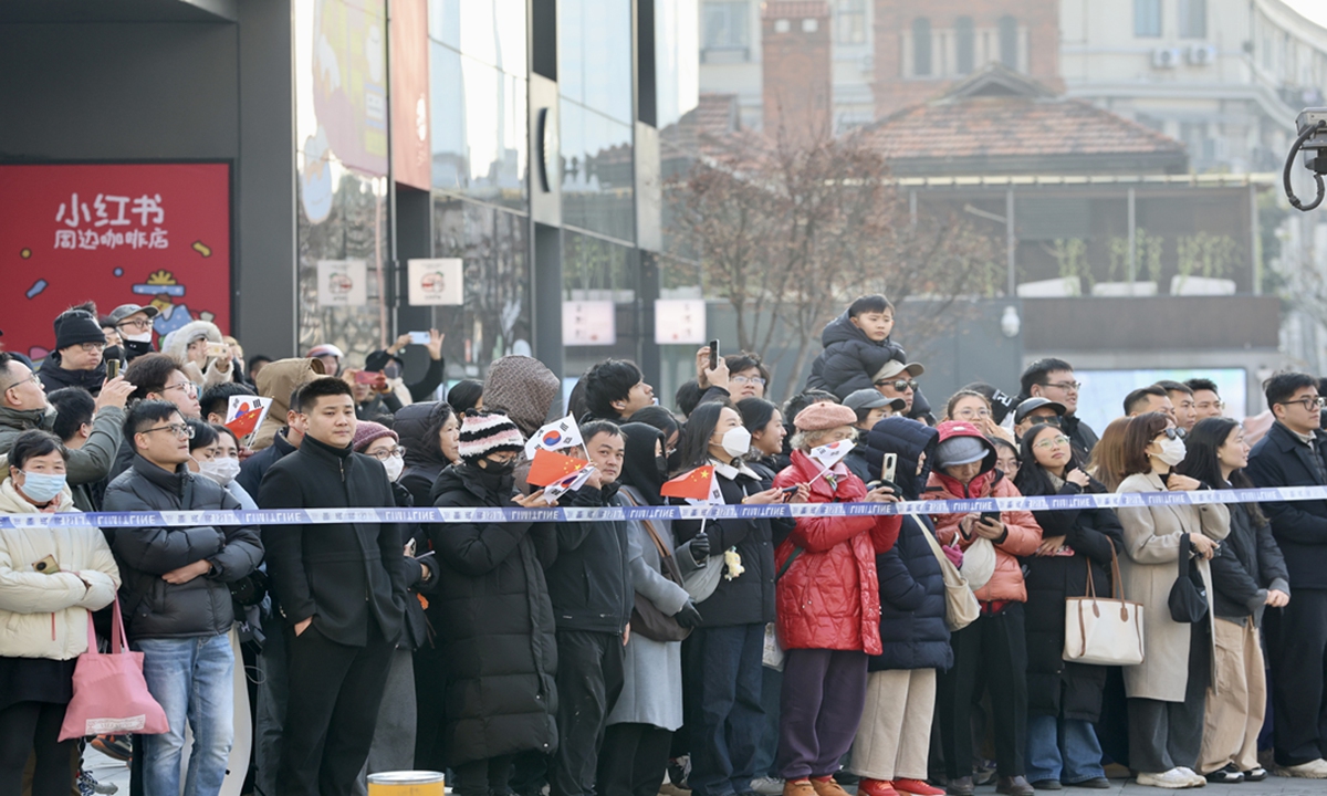 Tourists and local residents wait nearby as ROK President Lee Jae-myung visits the historical site of the Provisional Government of the Republic of Korea in Shanghai. Photo: Chen Xia/GT