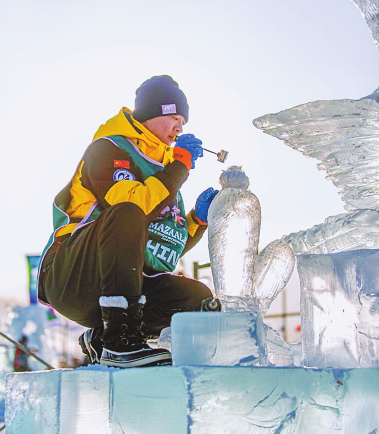 Ice sculptor Sun Wenxiang works on an art piece in Ulaanbaatar, Mongolia, in 2024. Photo: Courtesy of Sun Wenxiang