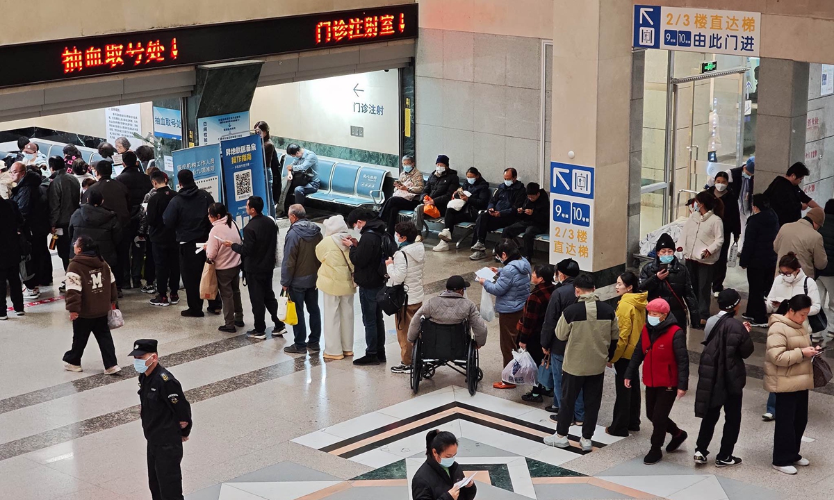 Patients are queuing up in an orderly manner for registration, payment and blood tests in the outpatient hall of a top-tier hospital in Yangpu district, Shanghai, on December 22, 2025. Photo: VCG