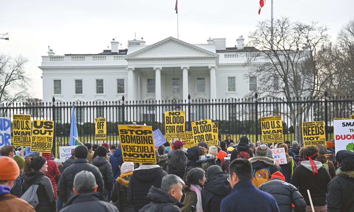 People carrying banners gather to protest the US attacks on Venezuela, in Washington, US, on January 3, 2026. 
Photo: VCG