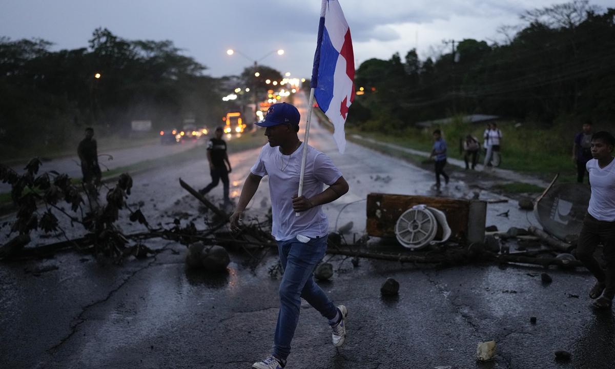Demonstrators block a highway on May 13, 2025, to protest Panama-US memorandum that allows US troops to deploy around the Panama Canal for military training. Photo: VCG
