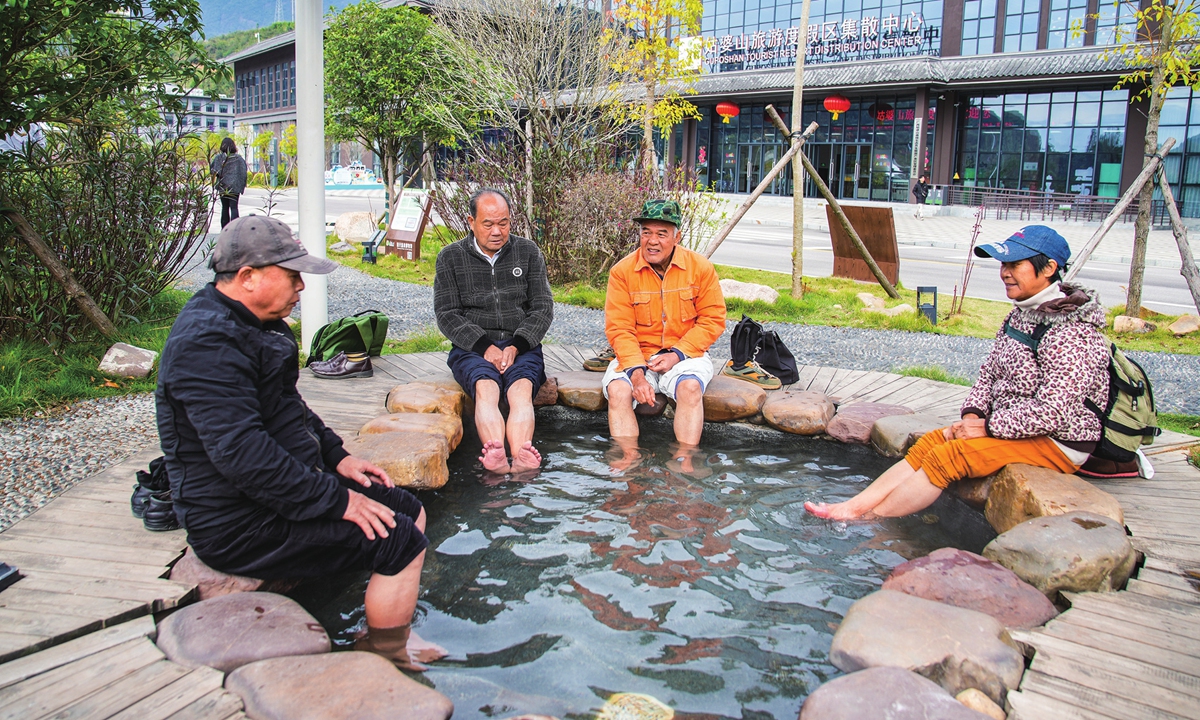 People enjoy hot springs at the open-air hot spring museum in the Guposhan Tourist Resort in Hezhou, South China's Guangxi Zhuang Autonomous Region, on November 19, 2025. Photo: VCG