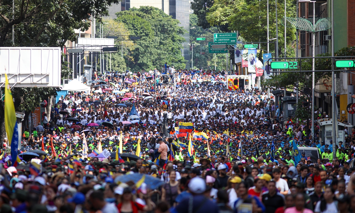 Supporters of Venezuelan President Nicolas Maduro and his wife, Cilia Flores, gather during a demonstration, expressing solidarity with the government, in Caracas, Venezuela, on January 6, 2026. Photo: VCG