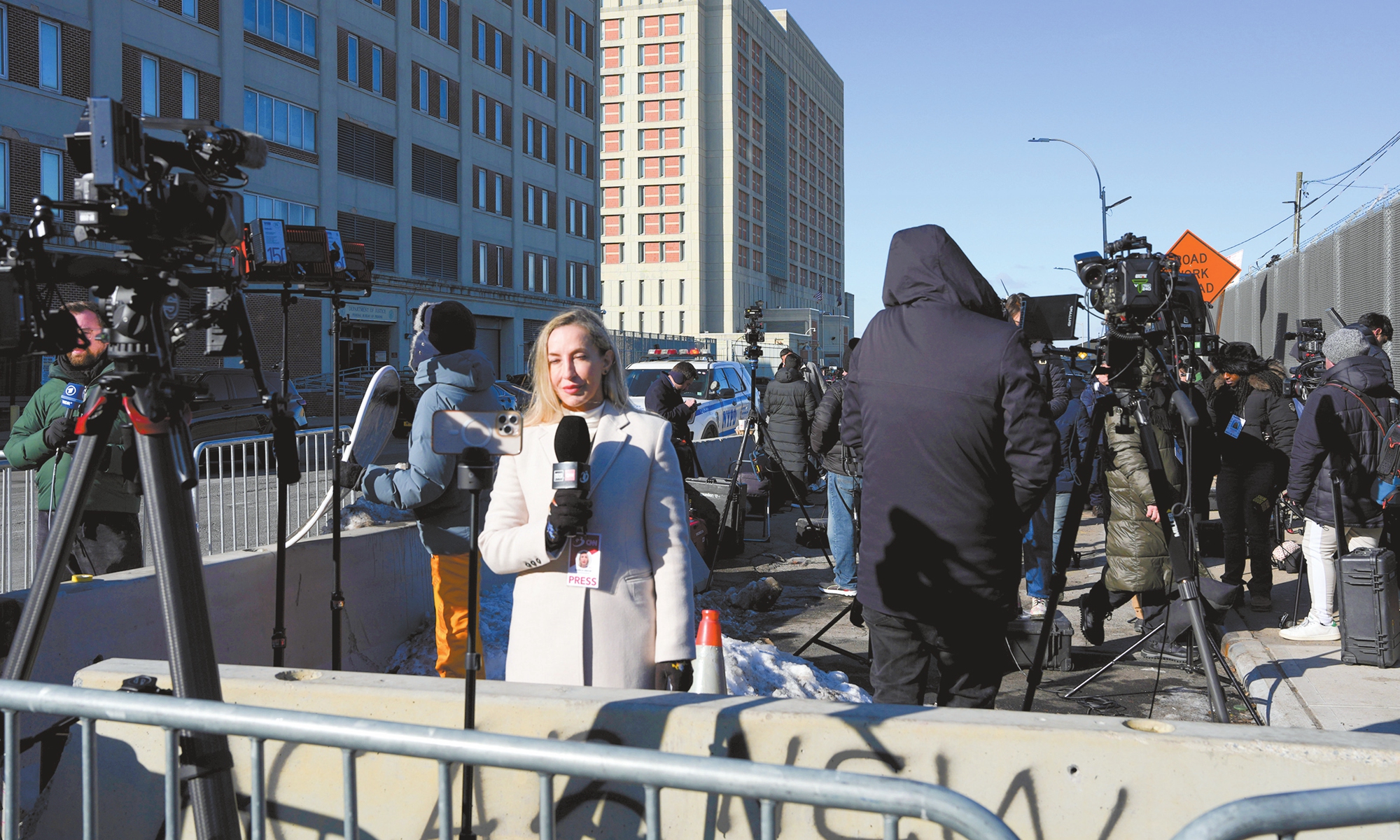 Members of the media gather at where Maduro is being held, in the Brooklyn borough of New York, the US, on January 4, 2026. Photo: VCG