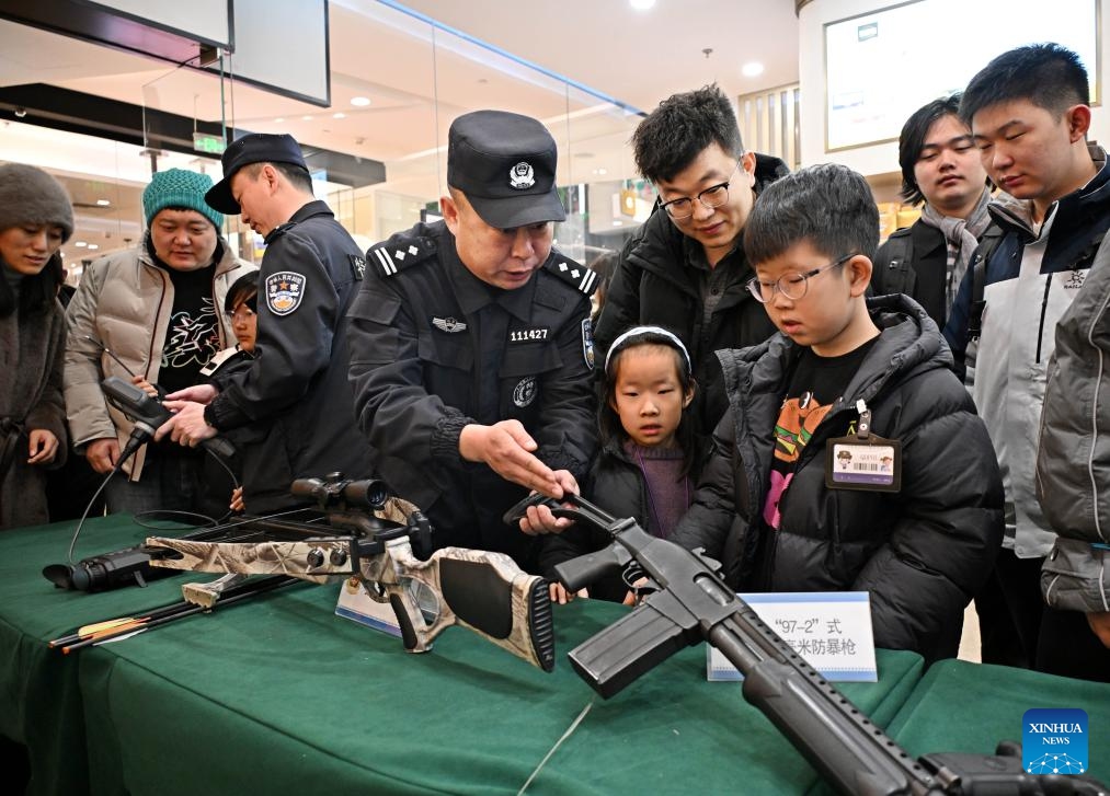 A police officer introduces police equipment to citizens in Qingdao, east China's Shandong Province, Jan. 10, 2026. Various activities were held nationwide to mark the sixth Chinese People's Police Day. (Photo: Xinhua)