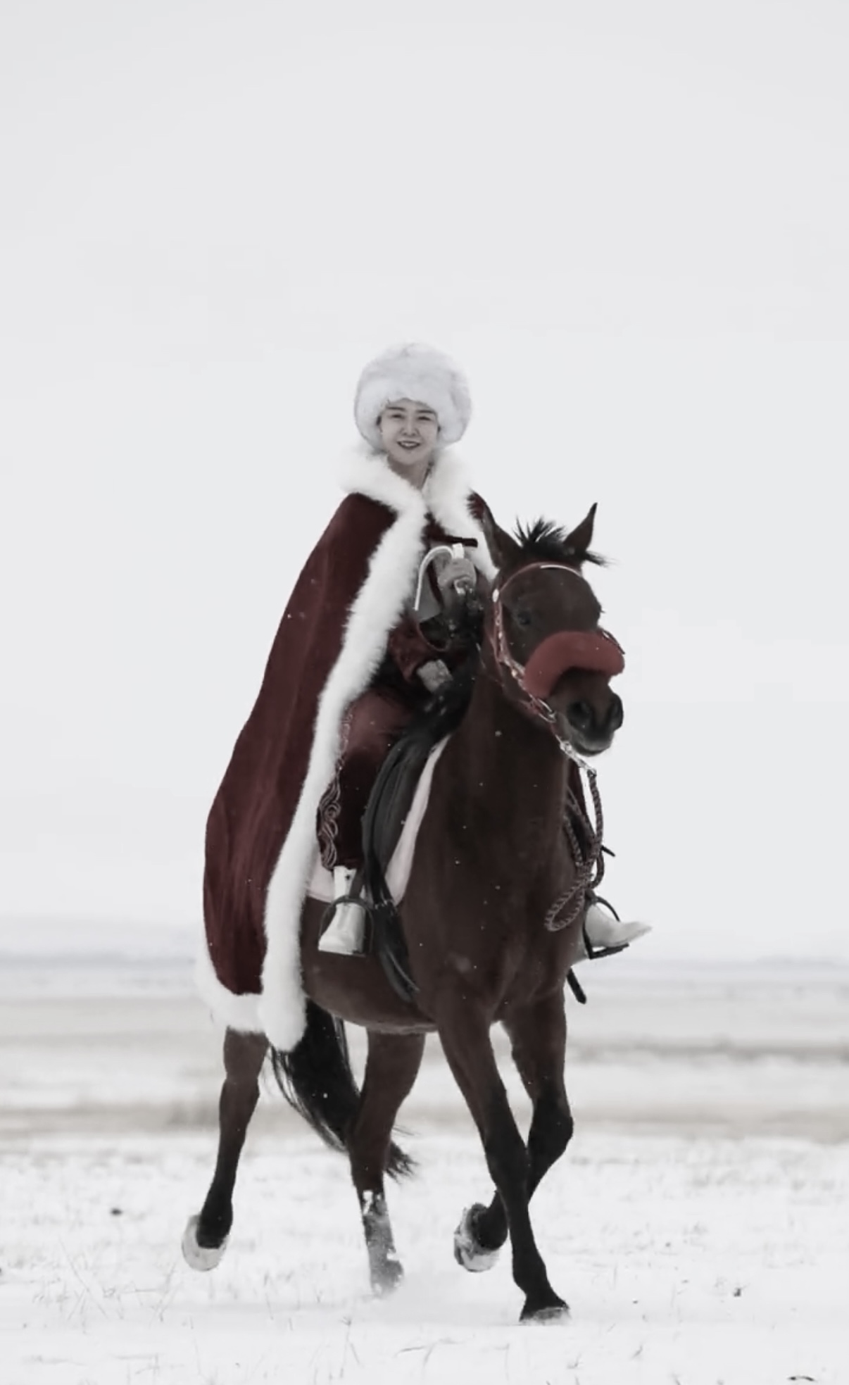 A screenshot from a live stream of He Jiaolong, director of the agricultural products brand development and production-sales service center of the Xinjiang Uygur Autonomous Region, who passed away on January 14, 2026. 