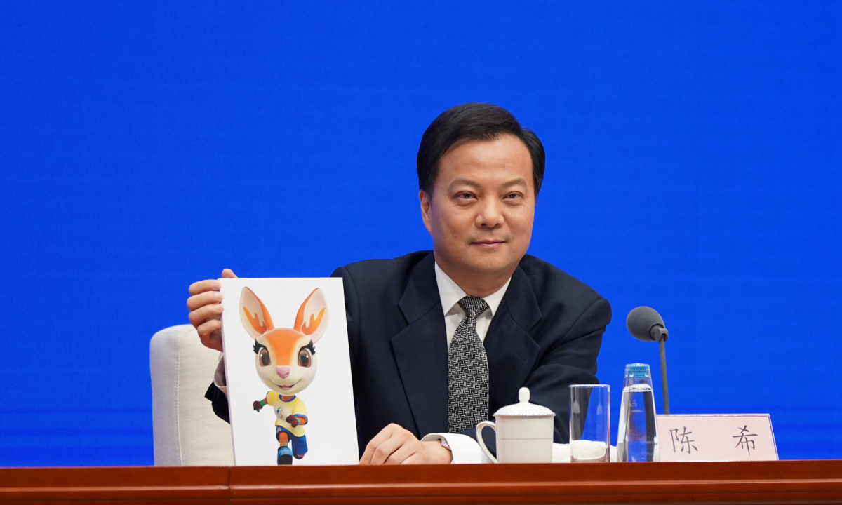 Sanya Mayor Chen Xi introduces the mascot of the Asian Beach Games at a press conference on January 12, 2026 in Beijing. Photo: VCG